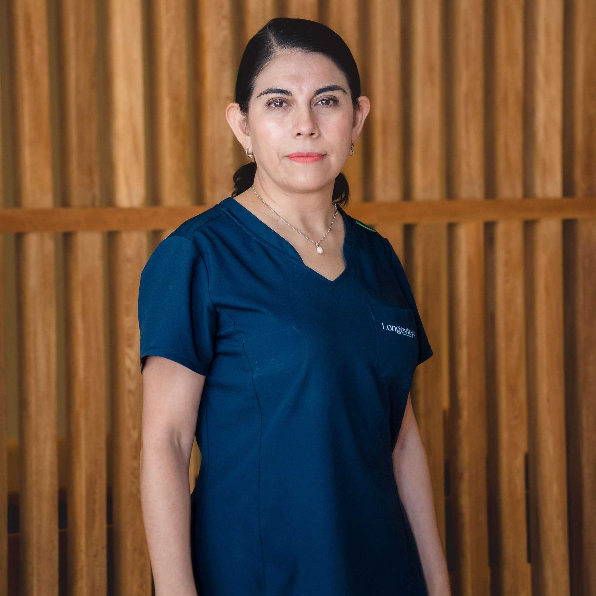 Dr. Luz Flores